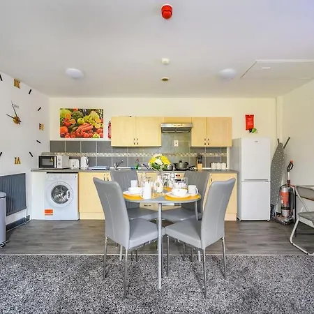 Apartment -f5gh- For Relaxed & Cosy Stay, Free Parking, Wifi