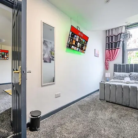 -f5gh- For Relaxed & Cosy Stay, Free Parking, Wifi Apartment *