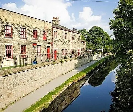 -f5gh- For Relaxed & Cosy Stay, Free Parking, Wifi * Leeds (West Yorkshire)