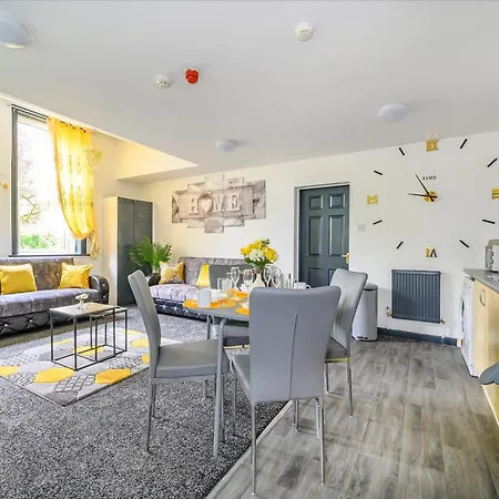Apartment -f5gh- For Relaxed & Cosy Stay, Free Parking, Wifi Leeds (West Yorkshire)