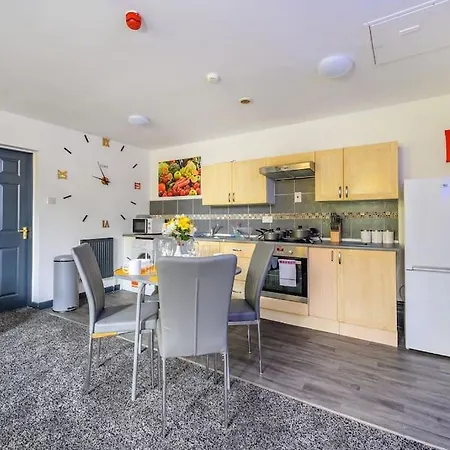 -f5gh- For Relaxed & Cosy Stay, Free Parking, Wifi Apartment