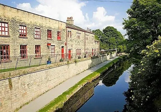 -f5gh- For Relaxed & Cosy Stay, Free Parking, Wifi * Leeds (West Yorkshire)