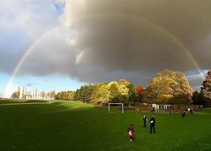 -f5gh- For Relaxed & Cosy Stay, Free Parking, Wifi *