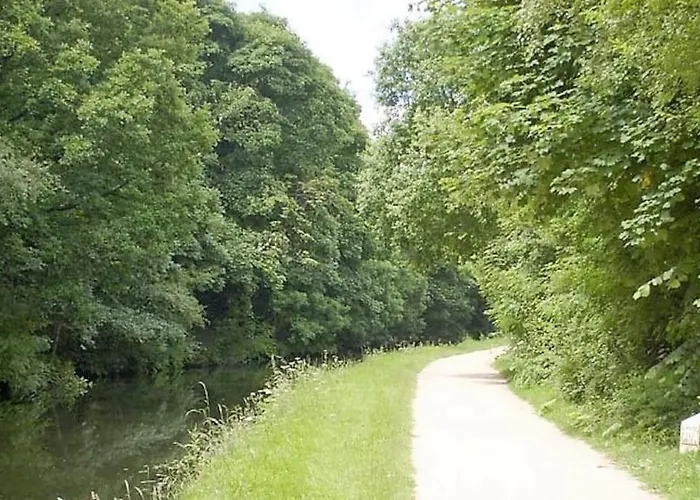 -f5gh- For Relaxed & Cosy Stay, Free Parking, Wifi Apartment